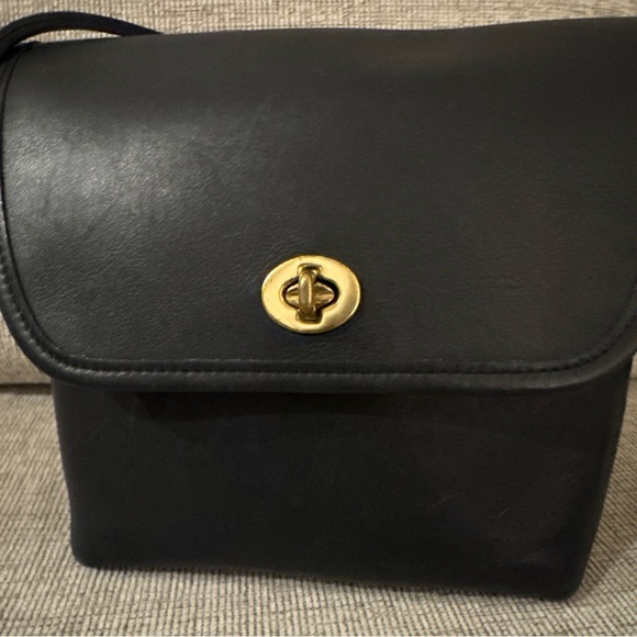 Vintage Coach Quincy Black Leather Crossbody Bag - Picture 2 of 16